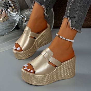 Női platformos papucs egy pántos kivitelben, PU felső rész, PU belső, gumi talp, kerek orr, könnyű, tavasz 2025