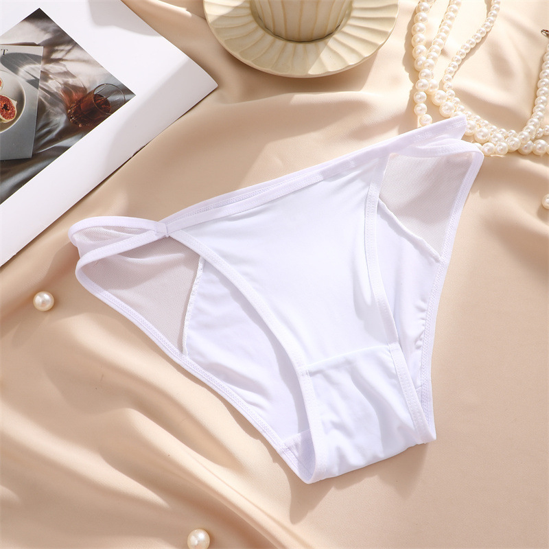 Ženske bikini gaćice od najlona 70–80%, podstava u području prepona od pamuka, bez vidljivih tragova, brzo se suše, prozračne