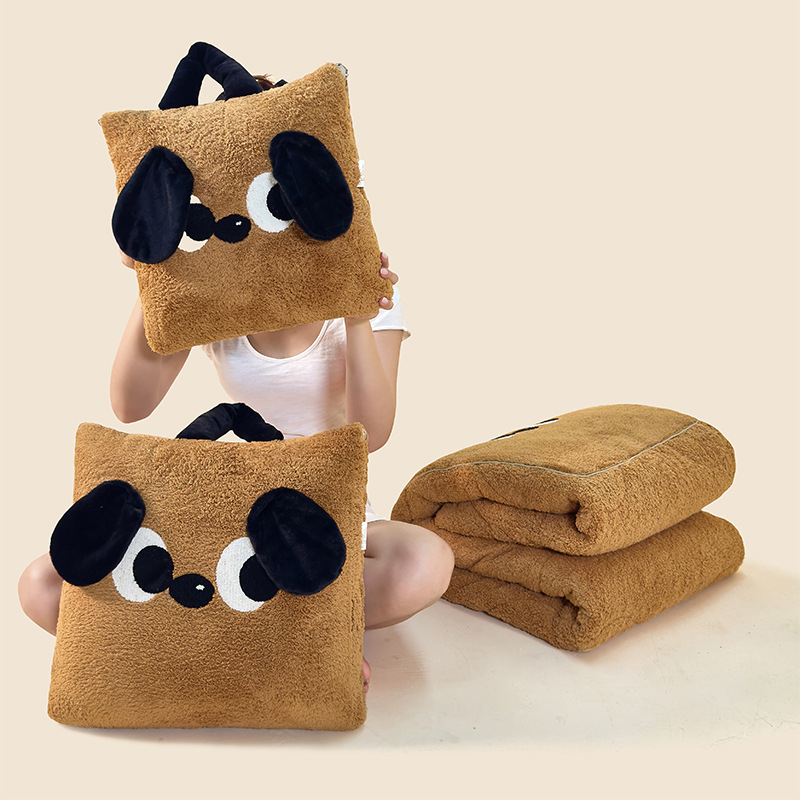 Panya 2-v-1 vankúšová prikrývka, mäkký plášť, výplň z vlákien peria, vyšívaný karikatúrny vzor, kreslený štýl