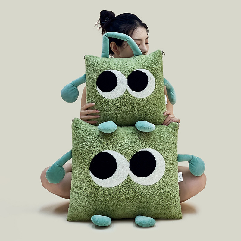 Panya 2-v-1 vankúšová prikrývka, mäkký plášť, výplň z vlákien peria, vyšívaný karikatúrny vzor, kreslený štýl