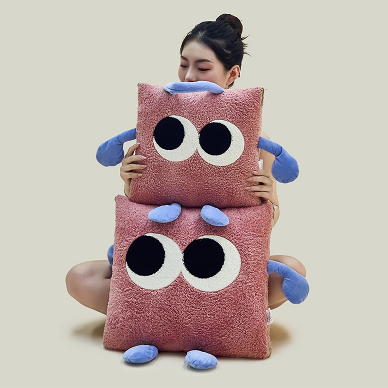 Panya 2-v-1 vankúšová prikrývka, mäkký plášť, výplň z vlákien peria, vyšívaný karikatúrny vzor, kreslený štýl