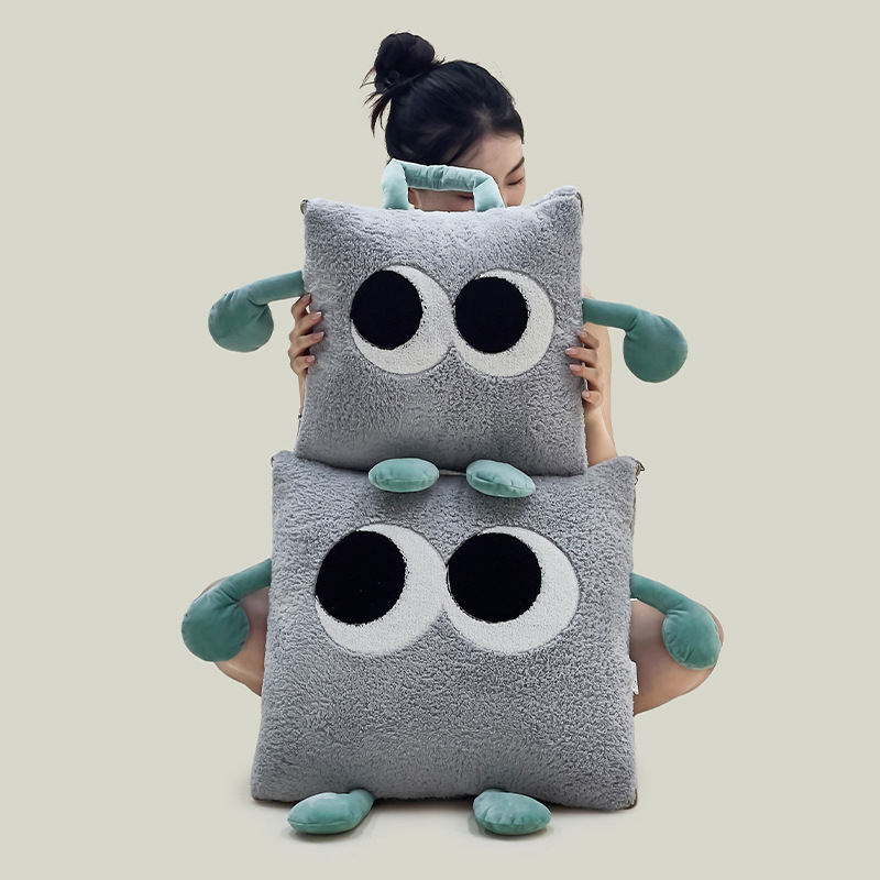 Panya 2-v-1 vankúšová prikrývka, mäkký plášť, výplň z vlákien peria, vyšívaný karikatúrny vzor, kreslený štýl