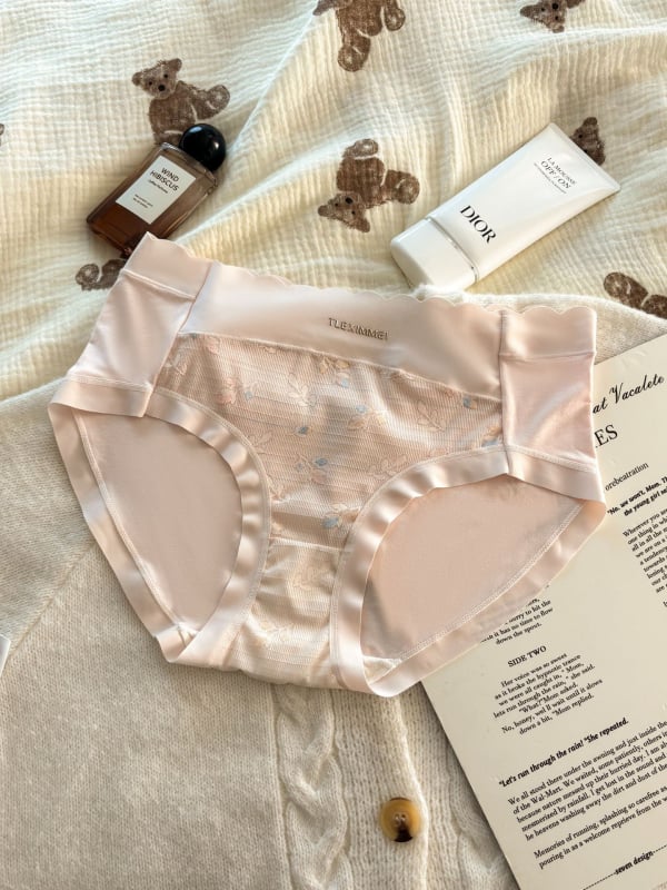 Ženske antibakterijske gaćice od najlona sa srednjim strukom i čipkom (Jacquard tkivo, podstava od Mulberry svile, antibakterijska funkcija)