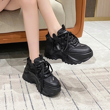 Ženske tenisice tipa dad shoes s gornjim PU+mrežnim dijelom, vezanje, okrugla špička, gumeni potplat, visina pete 6-8 cm