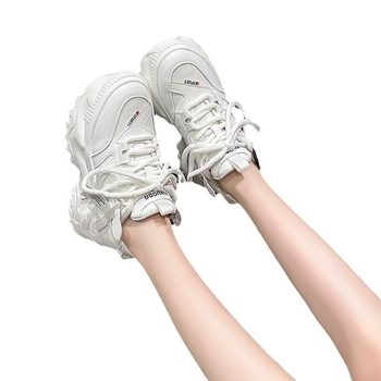 Ženske tenisice tipa dad shoes s gornjim PU+mrežnim dijelom, vezanje, okrugla špička, gumeni potplat, visina pete 6-8 cm