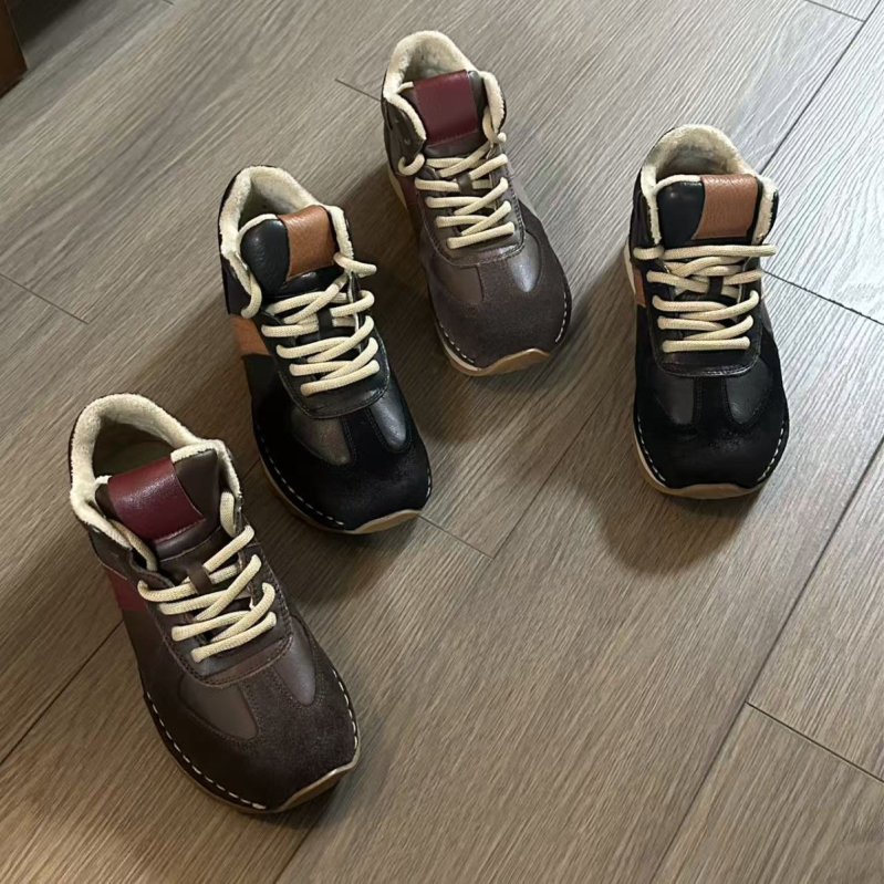 Παπούτσια καθημερινά – Επάνω μέρος από γνήσιο δέρμα; Εσωτερικό από συνθετικό κοντό γούννο; Κορδόνια; Καουτσούκ σόλα; Χαμηλό ύψος 1-3 cm