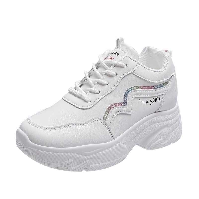 Ženske tenisice tipa dad shoes s kožnim gornjim dijelom, skriveni porast visine, klinički pet 6–8 cm, mekani injekcijski đon, PU ulošak