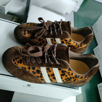 Ženske tenisice s leopard uzorkom, vezanje, gornji dio od konjskih dlaka, oštar nos, srednje visok pet 3-5 cm
