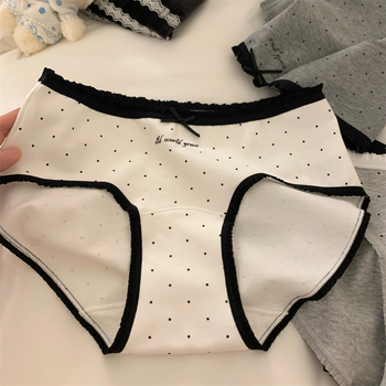 Ženske pamučne antibakterijske gaćice, prozračne, srednja visina struka, pleteni materijal, uzorak valova