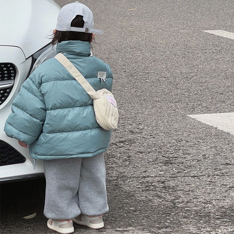 Gyerekeknek szóló tollas téli kabát 2025, uniszex, rövid fazon, koreai stílus, töltet 81–85% tollal, bélés poliészter