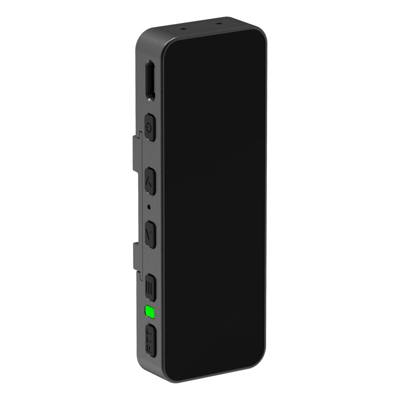 F2S radijski uređaj tipa badge: 16 kanala, izlaz 1 W, domet 1,5–3 km, litij‑ionska baterija 1000 mAh, podrška mreža 5G/4G/3G/2G