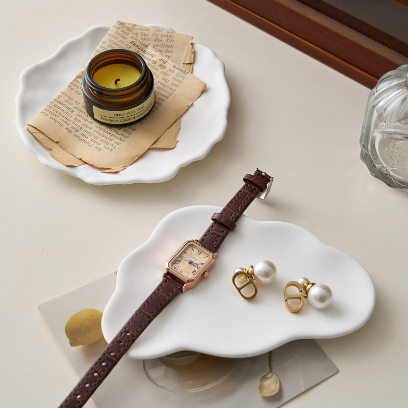 Prikazni posuda za nakit i manikuru s pozadinskom fotografijom – Marka Light and shadow stars; Šifra proizvoda White plaster plate; Materijal žbuka