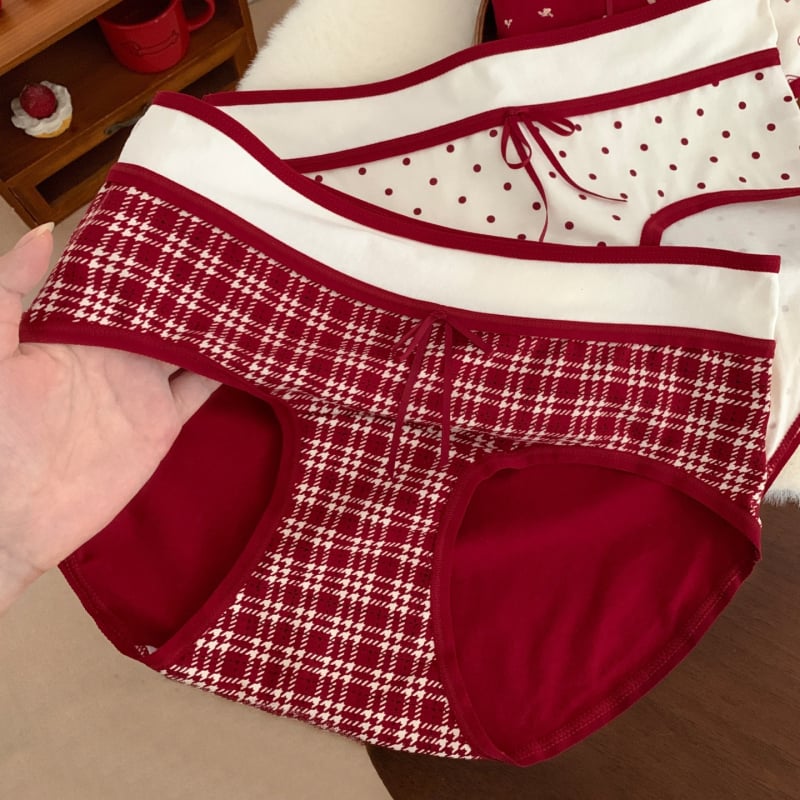 Djevojčice pamukaste pletene gaćice, prozračne i antibakterijske; glavni materijal: pamuk; podstava: pamuk; uzorak: jednostavan s slovima