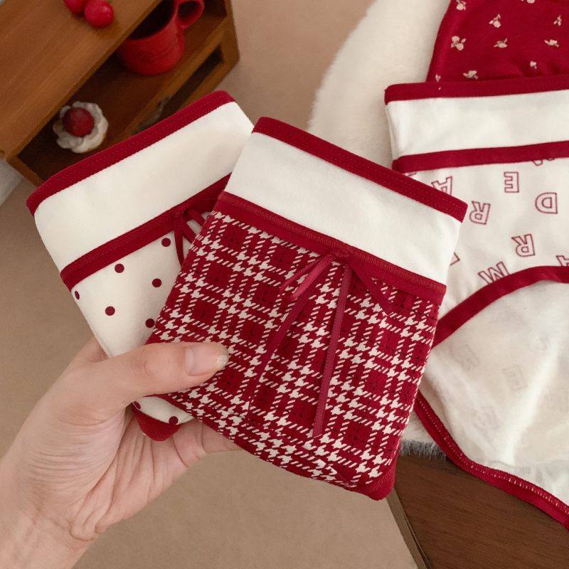 Djevojčice pamukaste pletene gaćice, prozračne i antibakterijske; glavni materijal: pamuk; podstava: pamuk; uzorak: jednostavan s slovima