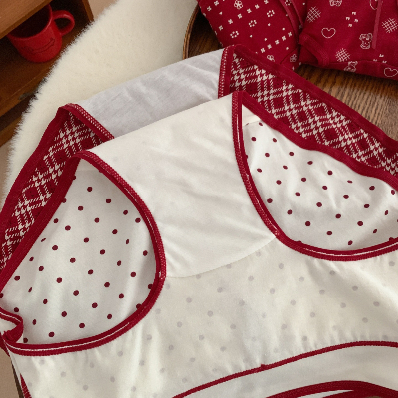 Djevojčice pamukaste pletene gaćice, prozračne i antibakterijske; glavni materijal: pamuk; podstava: pamuk; uzorak: jednostavan s slovima