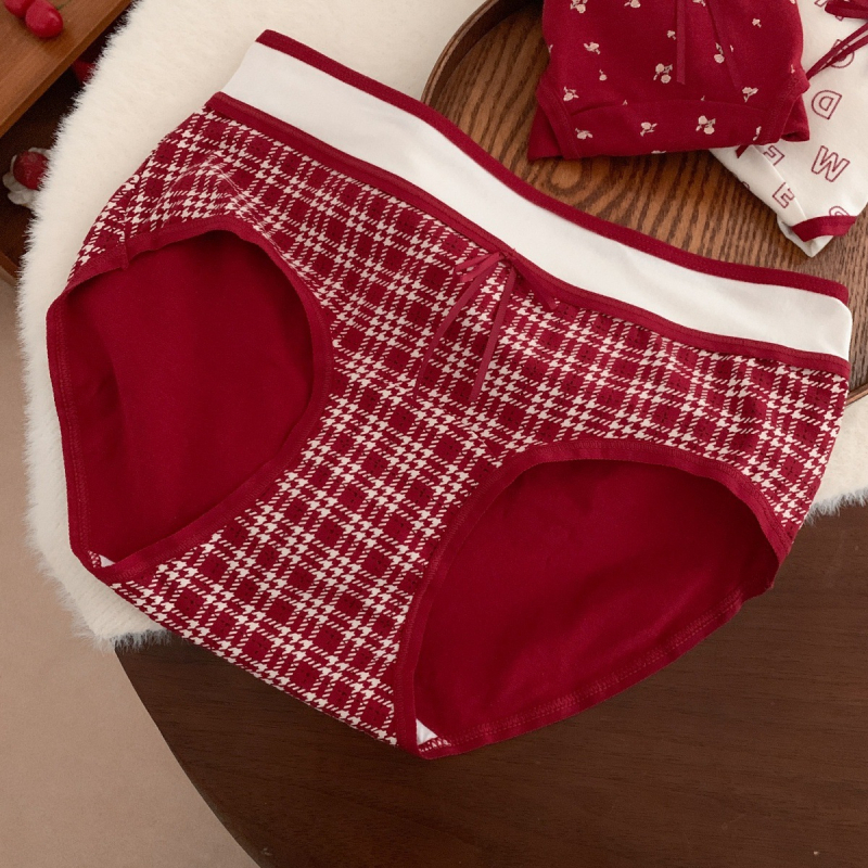 Djevojčice pamukaste pletene gaćice, prozračne i antibakterijske; glavni materijal: pamuk; podstava: pamuk; uzorak: jednostavan s slovima