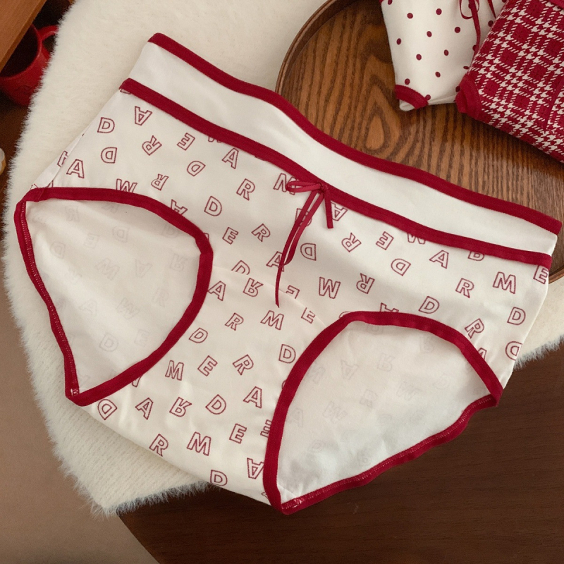 Djevojčice pamukaste pletene gaćice, prozračne i antibakterijske; glavni materijal: pamuk; podstava: pamuk; uzorak: jednostavan s slovima