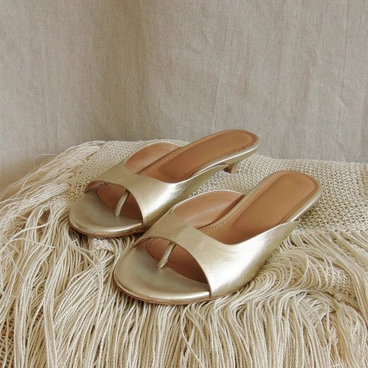 Női koreai stílusú kitten-heel szandálok, valódi bőr, kerek orrú, nyitott lábujjak