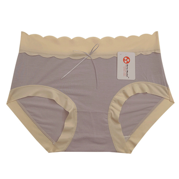 Női alsónemű Modalból, középmagas derekú, lélegző, kötött anyag; fő anyag 90–95% Modal, ágyéktáji bélés 100% pamut