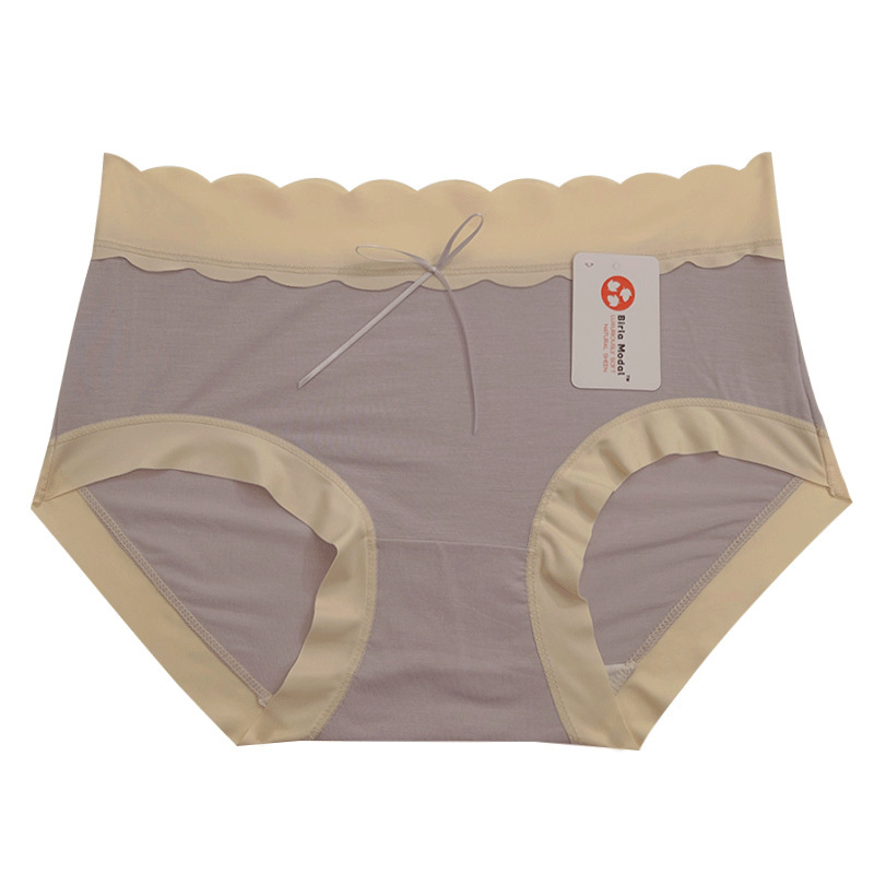 Női alsónemű Modalból, középmagas derekú, lélegző, kötött anyag; fő anyag 90–95% Modal, ágyéktáji bélés 100% pamut