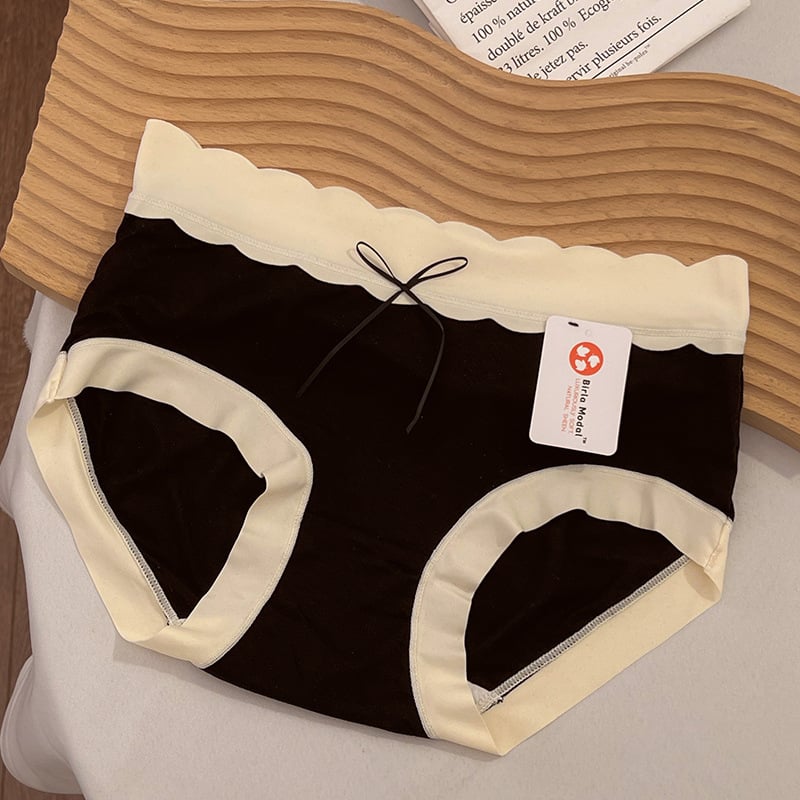 Női alsónemű Modalból, középmagas derekú, lélegző, kötött anyag; fő anyag 90–95% Modal, ágyéktáji bélés 100% pamut