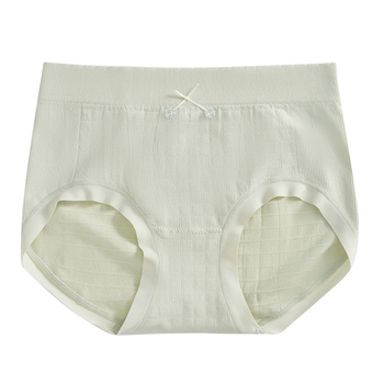 Női varrat nélküli alsónemű, középmagas derekú, nylon anyagból, a szeméremzóna alátétje Mulberry selyemmel, lélegző és kényelmes