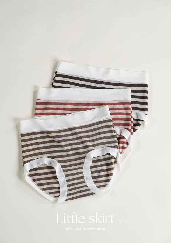 Női seamless középmagasságú alsónemű zebra mintával, poliészter anyag, antibakteriális, 100% pamut bélés.