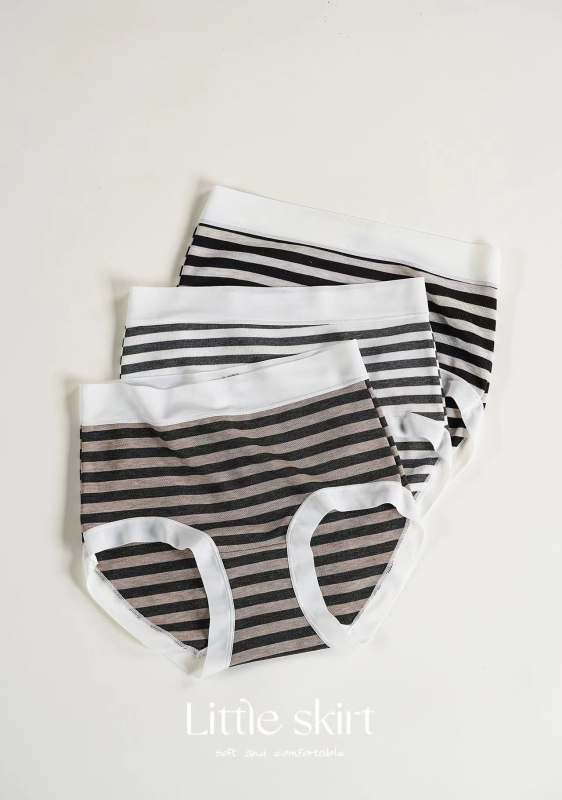 Női seamless középmagasságú alsónemű zebra mintával, poliészter anyag, antibakteriális, 100% pamut bélés.