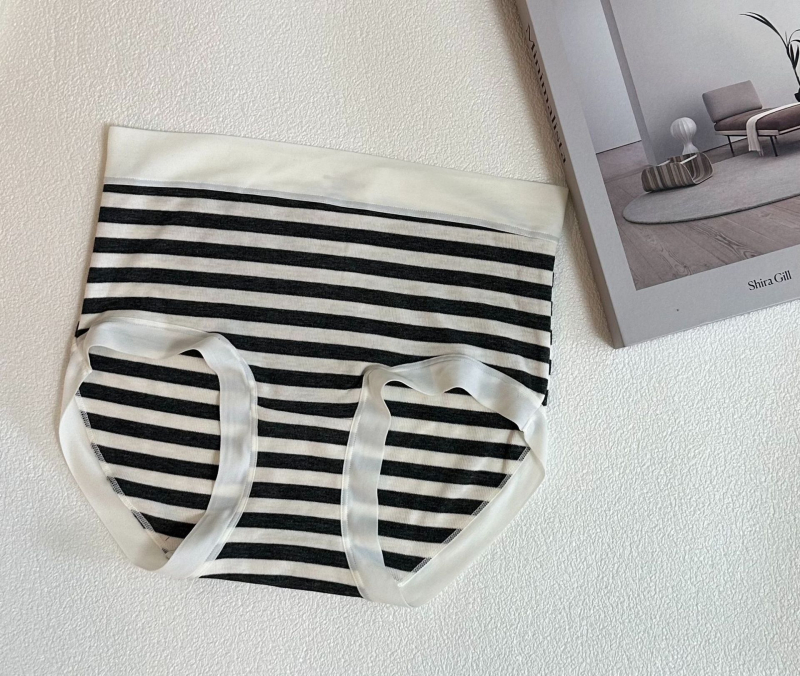 Női seamless középmagasságú alsónemű zebra mintával, poliészter anyag, antibakteriális, 100% pamut bélés.