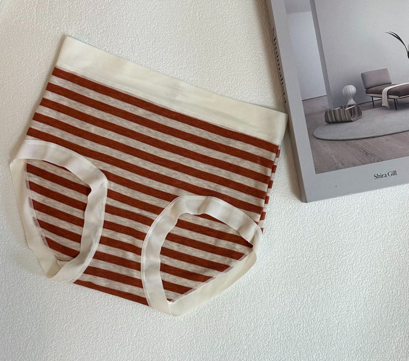 Női seamless középmagasságú alsónemű zebra mintával, poliészter anyag, antibakteriális, 100% pamut bélés.