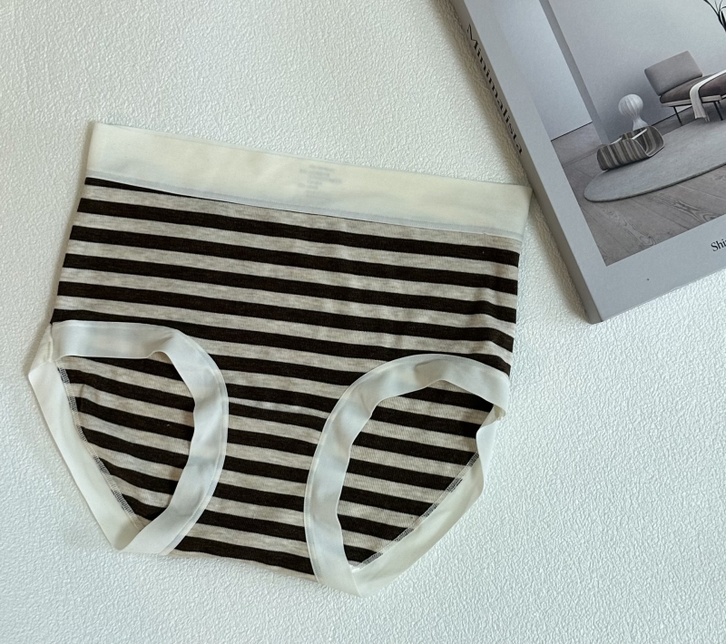 Női seamless középmagasságú alsónemű zebra mintával, poliészter anyag, antibakteriális, 100% pamut bélés.