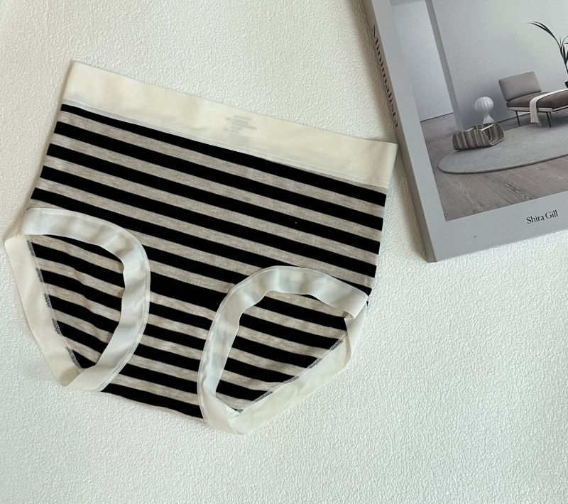 Női seamless középmagasságú alsónemű zebra mintával, poliészter anyag, antibakteriális, 100% pamut bélés.