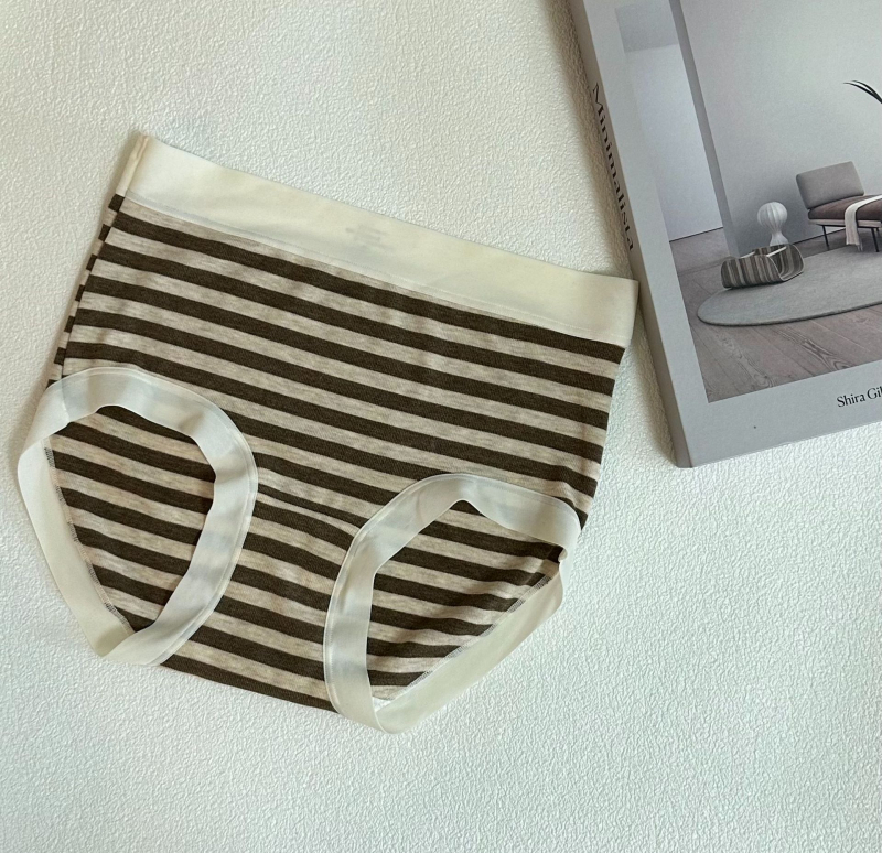 Női seamless középmagasságú alsónemű zebra mintával, poliészter anyag, antibakteriális, 100% pamut bélés.