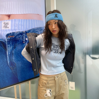 Hímzett betűkkel díszített kapucnis kötött pulóver, hajlított szegélyekkel, karcsúsított szabás, hosszú ujjú, kerek nyakú, őszi 2024, japán-koreai lazább stílus