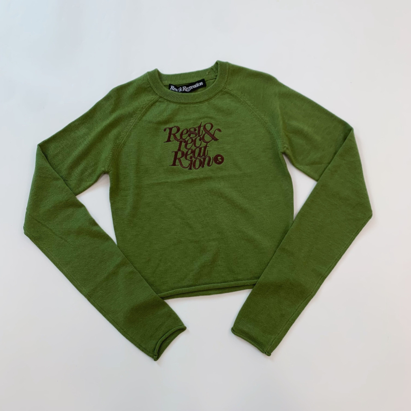 Hímzett betűkkel díszített kapucnis kötött pulóver, hajlított szegélyekkel, karcsúsított szabás, hosszú ujjú, kerek nyakú, őszi 2024, japán-koreai lazább stílus