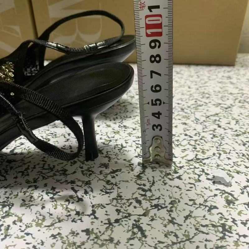 Stiletto sandale sa stražnjim remenom, oštar vrh, tanak potpetica 6–8 cm, gornji materijal od super vlakana, gumeni potplat