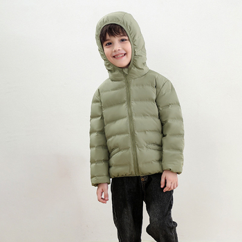 Gyermekeknek szánt kapucnis, varrat nélküli tollkabát fehér kacsa tollal tömés, külső és bélés nejlonból