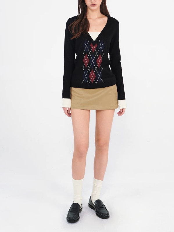 Geometriai rombusz mintás kötött pulóver kapucnival, reveres gallérral, poliészter keverék