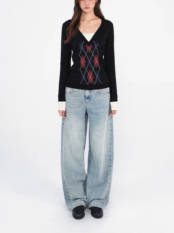 Geometriai rombusz mintás kötött pulóver kapucnival, reveres gallérral, poliészter keverék