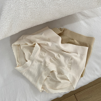 Γυναικείο χωρίς ραφές τρίγωνο εσώρουχο μεσαίας μέσης από νάιλον, αναπνεύσιμο, αντιβακτηριακό, διαμορφώνει το σώμα και ανυψώνει τους γοφούς