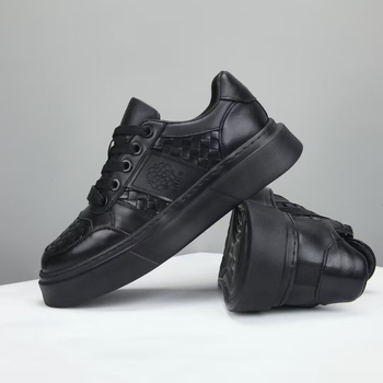 Platformcipő vastag talppal, felsőrész első réteg marhabőrből, belső réteg első réteg disznó bőrből, fűzővel záródó