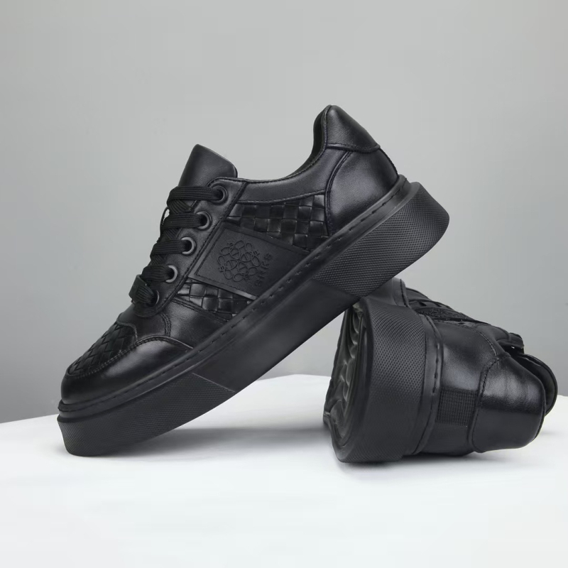 Platformcipő vastag talppal, felsőrész első réteg marhabőrből, belső réteg első réteg disznó bőrből, fűzővel záródó