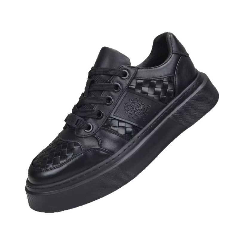 Platformcipő vastag talppal, felsőrész első réteg marhabőrből, belső réteg első réteg disznó bőrből, fűzővel záródó