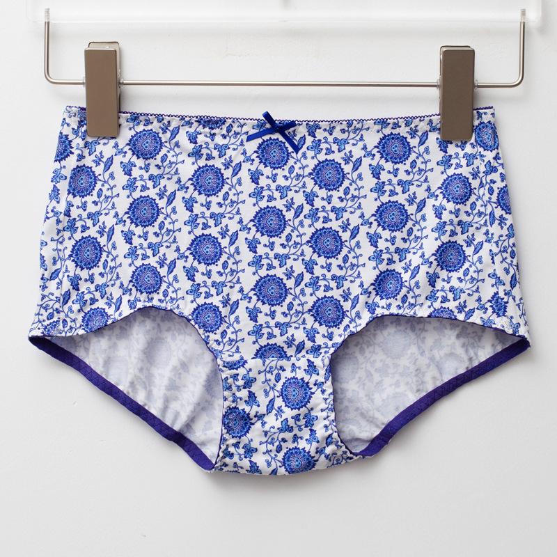 Vytlačené dámske nohavičky z modalu, priedušné, stredná bedrová oblasť, bezšvové, kvetinový vzor