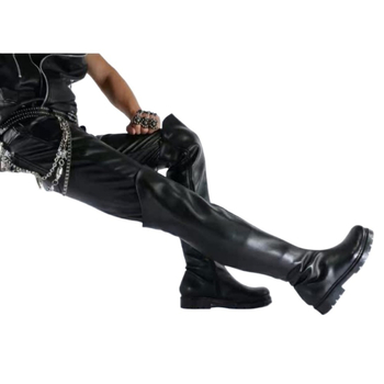 Martin csizmák térd fölötti, felsőrésze kétoldalas borjúbőrből, kerek orr, vastag sarok 3–5 cm, gumitalp