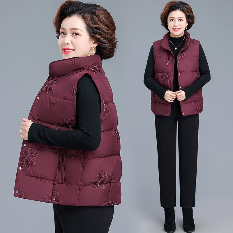 Памучна жилетка с качулка, къса дължина, стоечна яка, цип.