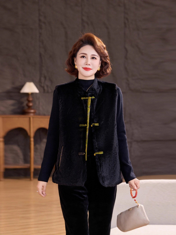 Дамска жилетка в китайски стил със стойкова яка и закопчаване с катарами, нормална дължина