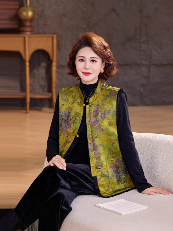 Дамска жилетка в китайски стил със стойкова яка и закопчаване с катарами, нормална дължина