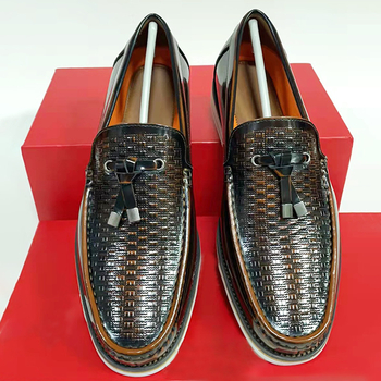 Loafers od kože prvog sloja teleće kože, okruglog vrha, niski potplat 1–3 cm, ulošak PU