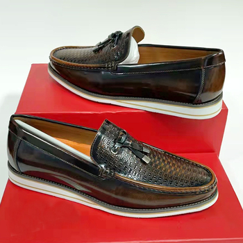 Loafers od kože prvog sloja teleće kože, okruglog vrha, niski potplat 1–3 cm, ulošak PU